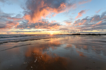Fototapeta na wymiar Beautiful sunset at the atlantic Ocean with orange sky.