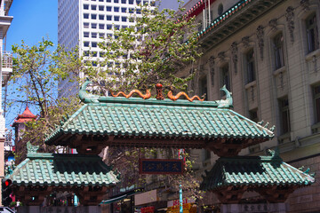 Fototapeta premium Entrance gate in a city, Chinatown, San Francisco, California, USA