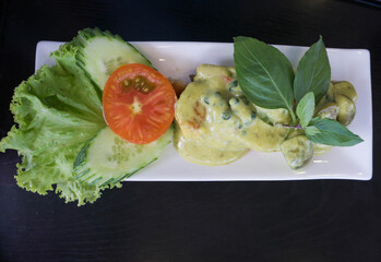 Green curry with grill salmon