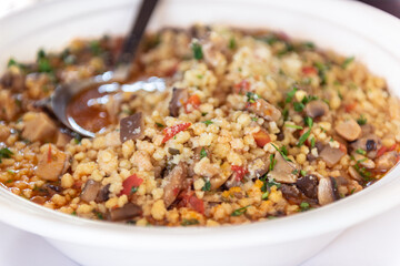 Deliziosa fregola ai funghi, tipica cucina Sarda 