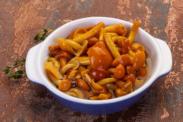 Pickled honey agaric