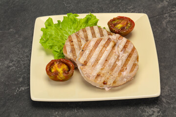 Grilled tuna steak with kumato