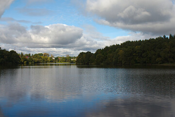 Fototapeta na wymiar pond in the countryside on an autumn day