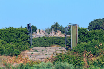 entrance to the hill of stones in the botanical garden