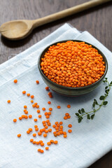 Rote Linsen, ungekocht in Schale