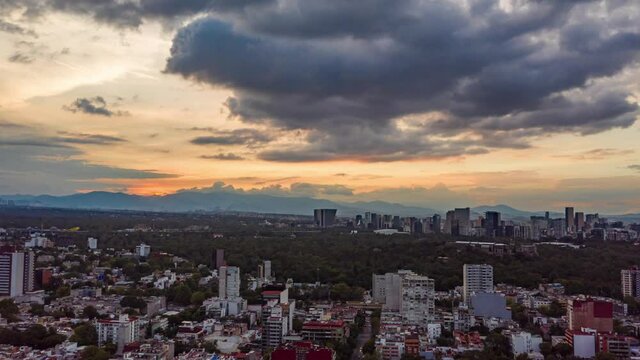 Hyperlapse at sunset in chapultepec mexico city
