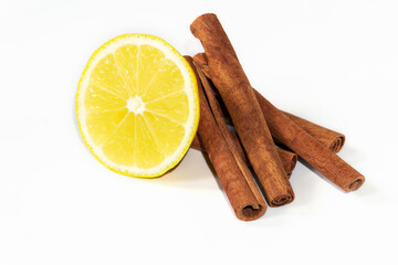 Lemon slice and cinnamon sticks on a white background
