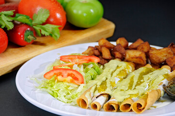 Flautas de pollo