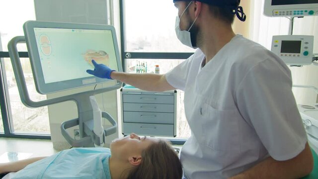 Dentist explaining 3D scan of patient's teeth