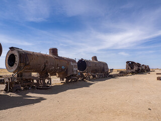 Fototapeta na wymiar Great train graveyard in desert in uyuni, bolivia, train cemetery 