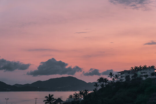 rojo atardecer en manzanillo colima