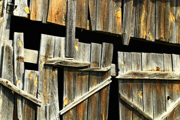 an old abandoned barn in the Polish countryside © Kamil Cukrowski