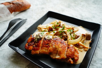 鶏肉のフリカッセ
