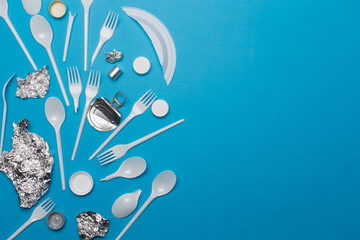 Plastic dish, cap, foil, fork and metallic pack
