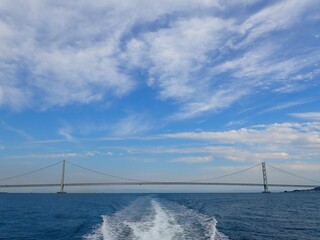 Fototapeta premium 淡路島から明石に渡る船から見る明石海峡大橋