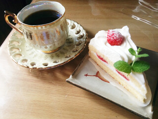 coffee and fancy cake / いちごショートケーキとコーヒーのセット