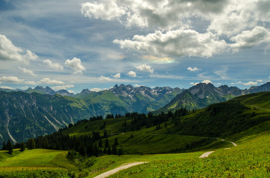 Berglandschaft mit 
Zirkumhorizontalbogen