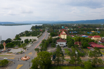 Obraz premium Building on the river, Mekong River, Koh Kong, Cambodia