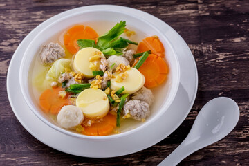 Clear soup with tofu and minced pork