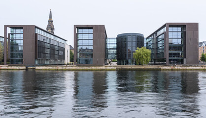 Kopenhagen, Spiegelungen  moderner Architektur am Wasser