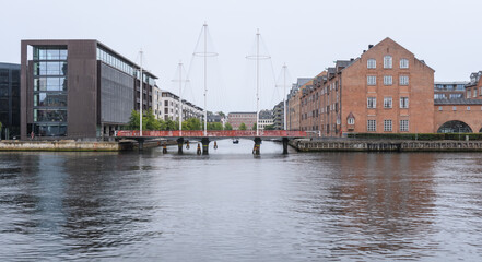 Kopenhagen, neue und alte Architektur am Wasser , Brücke