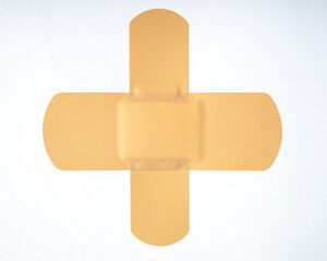 Kreuz aus Wundpflaster