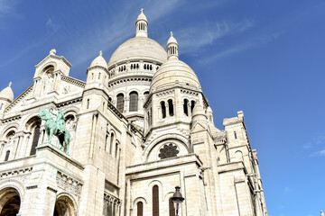 Fototapeta na wymiar Sacre Coeur de Paris, Catholic Church on top of the hill