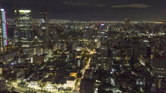 Espectacular hyperlapse nocturno del skyline del Paseo de la Reforma en la Ciudad de M&eacute;xico