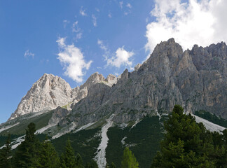 meravigliose cime montane rocciose dolomitiche in italia
