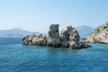 Fototapeta na wymiar Felsformation im Meer, bei der Insel Plati, Ägäis, Griechenland