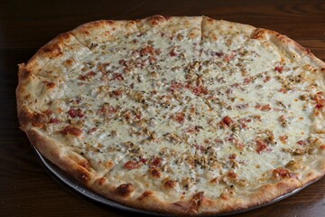 Gourmet pizza white pie with whole baby clams, bacon & lemon