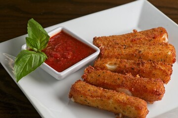 Fresh mozzarella breaded, deep fried & served with marinara sauce
