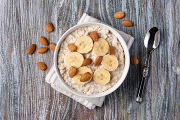 prepared oatmeal with berries