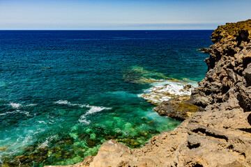 Fototapeta na wymiar Ruta litoral parque Timanfaya Lanzarote