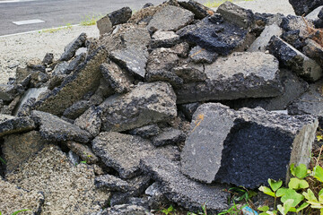 アスファルト道路のがれき