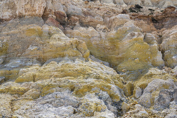 Gesteinsformation im Vulkankrater auf der Insel Nisyros, Ägäis, Griechenland
