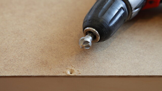 Quick-release electric drill Chuck with countersink, countersinking of screw holes with taper head