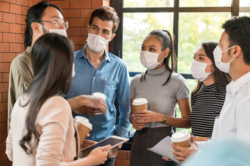 Businee person discussion meeting with face mask.
