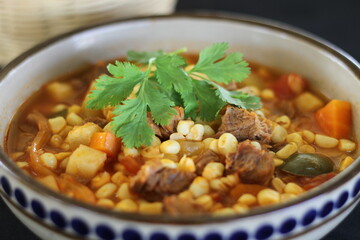 Caldo de verduras con carne de res