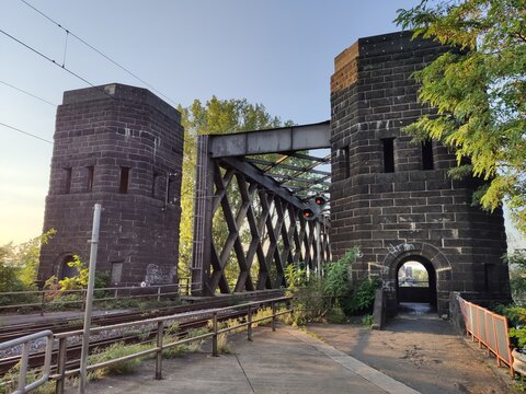 Alte Eisenbahnbr&uuml;cke in Urmitz bei Koblenz