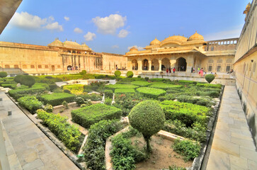 Fort Amber &ndash; położony w miejscowości Amber radźpucki kompleks budowli obronnych i pałacowych, Indie
