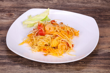 Thai salad with papaya and prawn