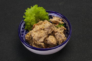 Chicken liver with cream and dry tomatoes