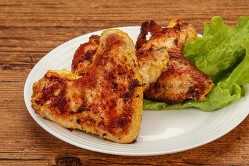 Roasted chicken wings with spices