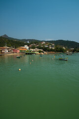 Fototapeta premium boats in the bay mountain 