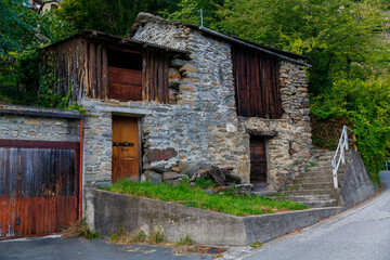 Fototapeta na wymiar The old hut of stones in the North of Italy