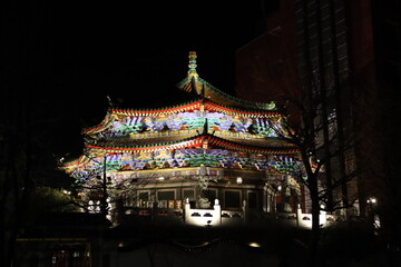 Fototapeta na wymiar 横濱媽祖廟(よこはままそびょう)の夜景・横浜中華街