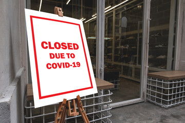 Various shops stick to the poster. closed until further notice from the government due to the COVID 19 coronavirus epidemic. clubs are all closed due to the domestic economy.