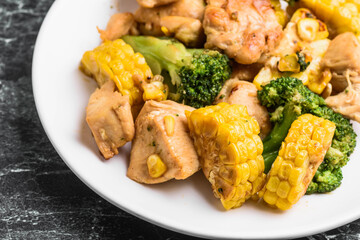 コーンとチキンの炒め物