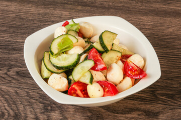 Salad with vegetables and mozzarlla